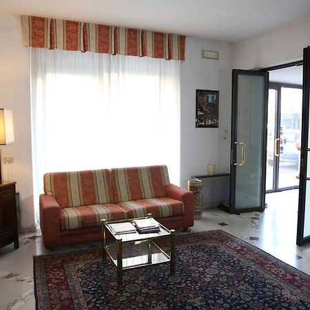 Hotel Paris Castel Goffredo Bagian luar foto