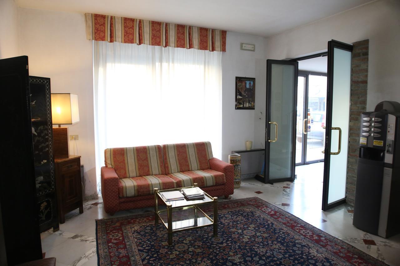 Hotel Paris Castel Goffredo Bagian luar foto