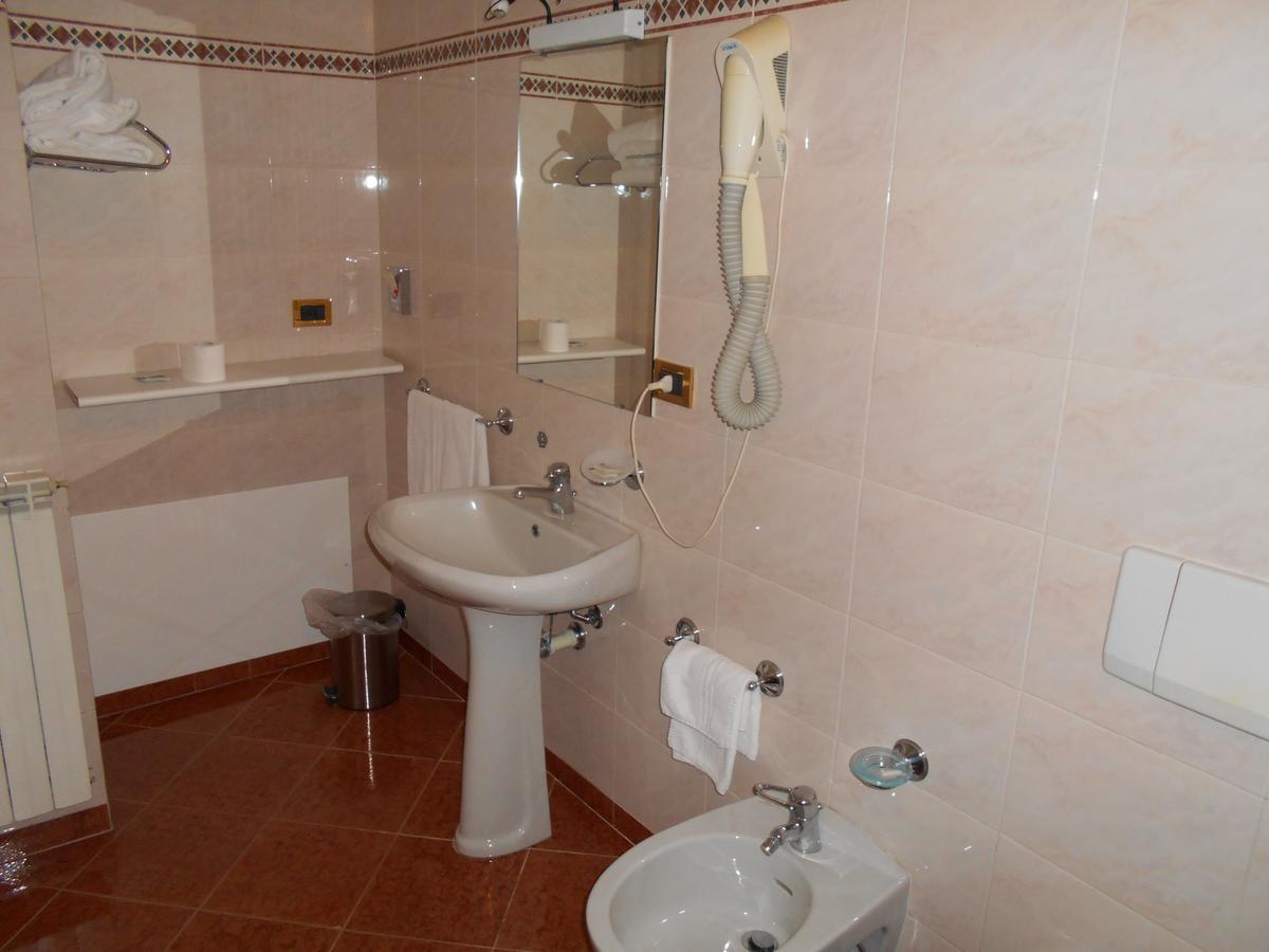 Hotel Paris Castel Goffredo Bagian luar foto
