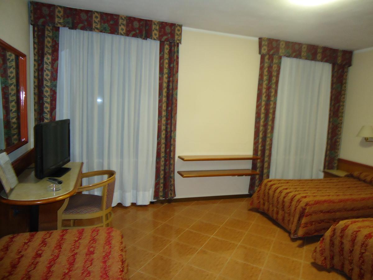 Hotel Paris Castel Goffredo Bagian luar foto